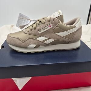 NEW Reebok Classic Nylon sneaker Mushroom Chalk big Boys Size 4.5